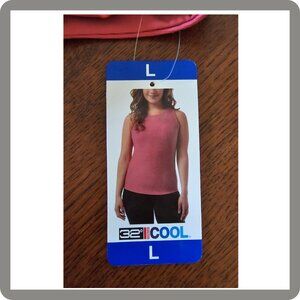 32 Degrees Tank with Built-in Bra Soft Textured, Ribbed Fabric. Nwt